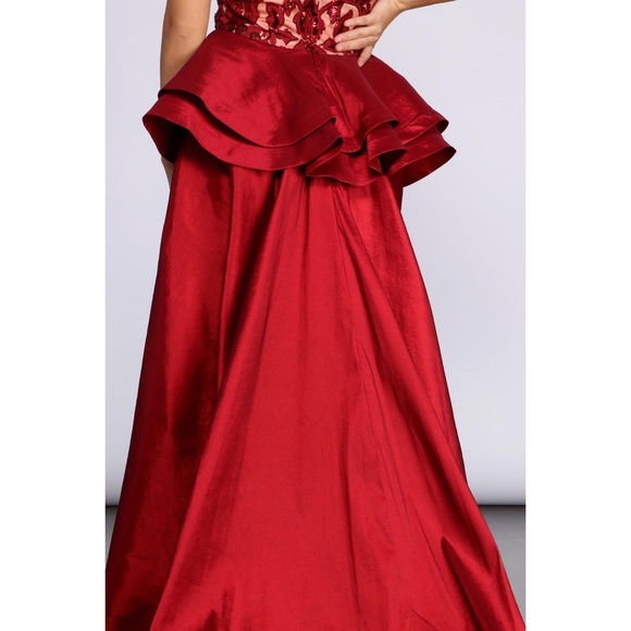 Galina Sleeveless Sequin and Satin Gown sz.3 - Picture 5 of 5